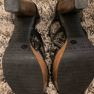 GianniBini shoe Black with Platform heel size 8 1/2 Slightly worn Good condition